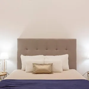 Apartment Stylish Luxury By Anna, Budapest